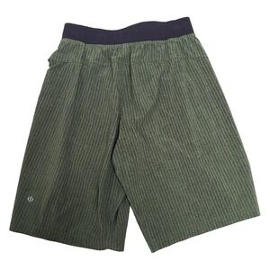 Lululemon T.H.E. Shorts 11" Linerless Green Pockets Men's Size S EUC